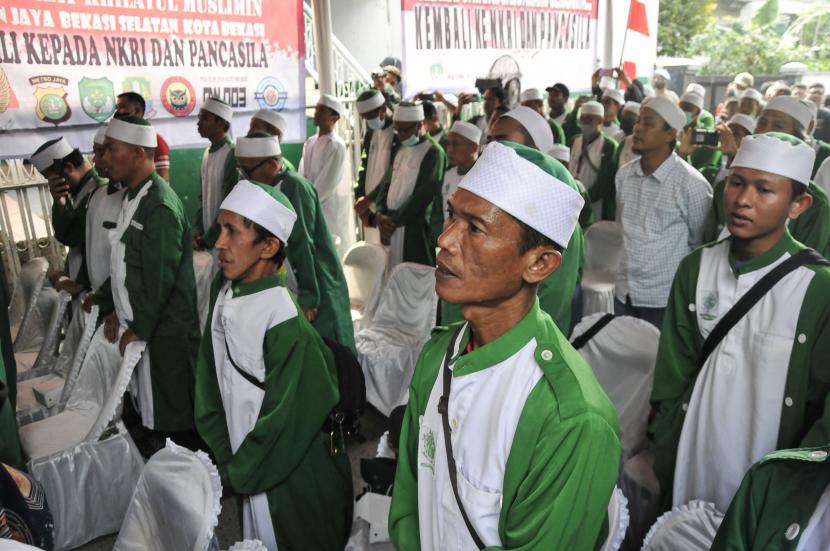 Sejumlah anggota Khilafatul Muslimin ikrar setia NKRI (Ilustrasi). Eks Khilafatul Muslimin di sejumlah wilayah Lampung ikrar setia ke NKRI   