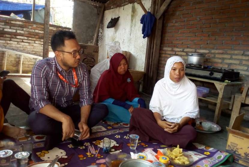 Sejumlah anggota komunitas Kampus Shopee bertemu di Kecamatan Gunung Sari, Lombok Barat, Senin (20/8). 