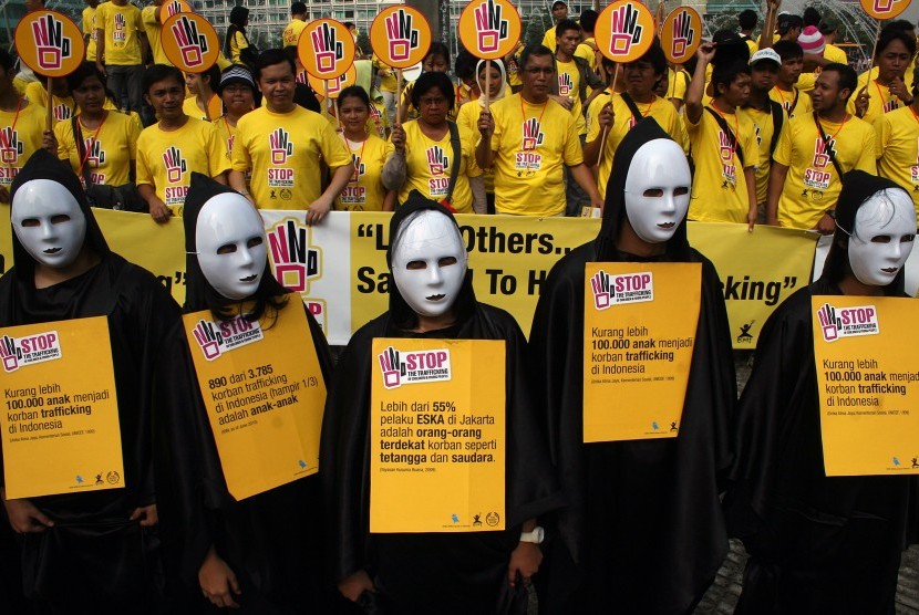 Sejumlah anggota masyarakat berpartisipasi dalam Kampanye STOP The Trafficking Rally on The Street di kawasan Bunderan Air Mancur Hotel Indonesia, Jakarta. (Ilustrasi)