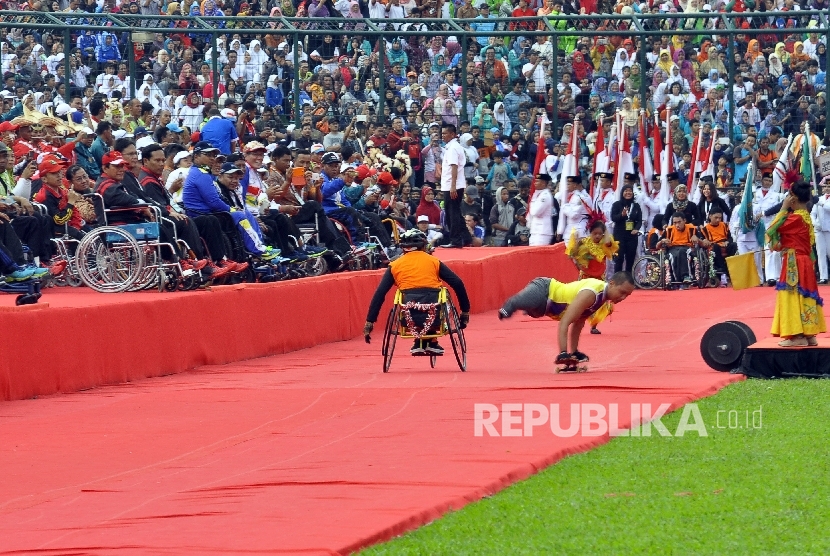 Sejumlah atlet difabel mempertunjukan aksinya yang bertajuk 