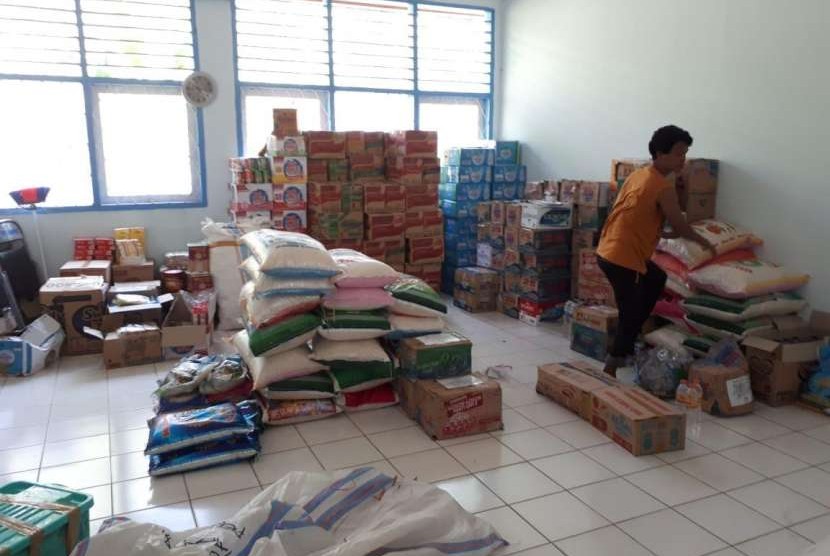 Sejumlah bantuan logistik Muhammadiyah yang tiba di Posko MDMC Palu, Rabu (3/10).