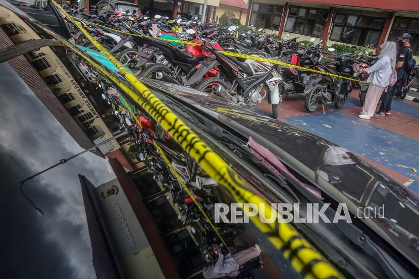 Barang bukti sepeda motor (ilustrasi). Polresta Denpasar, Bali, menangkap seorang residivis bernama I Putu Purnama Putra (23 tahun) karena mencuri 21 unit sepeda motor di wilayah Denpasar.