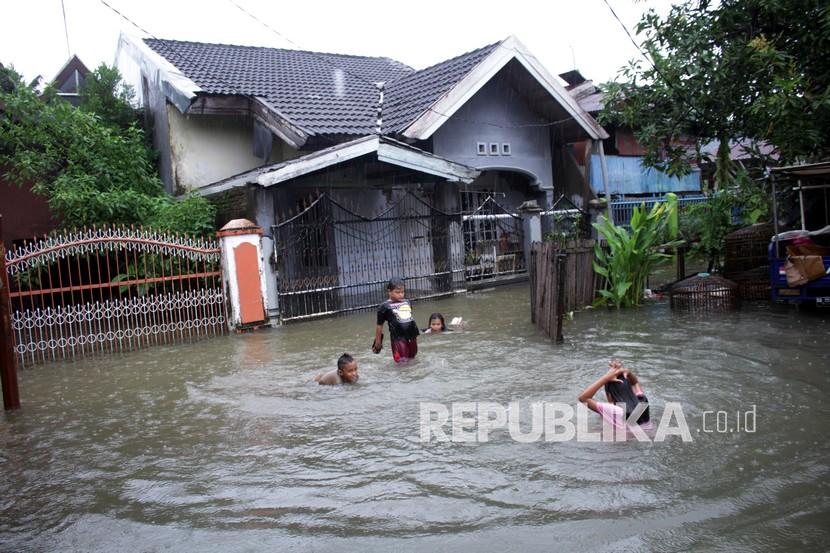 Sejumlah desa di Kabupaten Sambas, Kalimantan Barat (Kalbar), terendam banjir dengan ketinggian air bervariasi (Foto: ilustrasi)