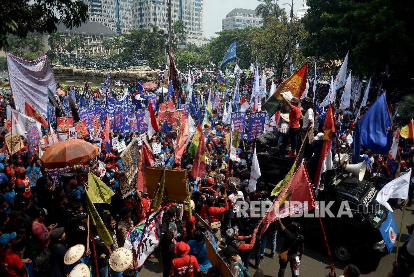 Sejumlah buruh menggelar aksi / Ilustrasi 