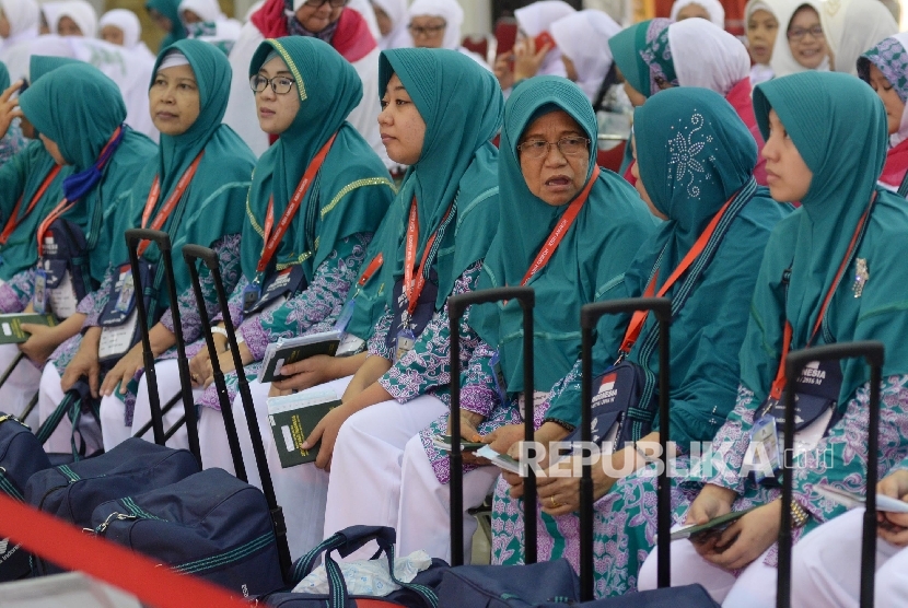 Calon jamaah haji di Asrama Haji Pondok Gede.