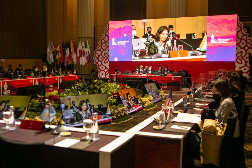 Sejumlah delegasi mengikuti pertemuan EDM-CSWG G20 di Sleman, DI Yogyakarta, Rabu (23/3/2022). Dalam pertemuan ketiga EDM-CSWG G20 Indonesia 2022 tersebut membahas tentang konservasi laut yang fokus pada restorasi ekosistem laut serta ekonomi biru.