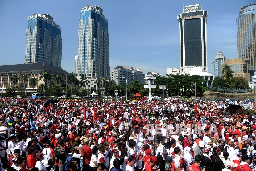  Sejumlah elemen masyarakat mengikuti Parade Kebinekaan di Silang Monas, Jakarta, Sabtu (19/11).
