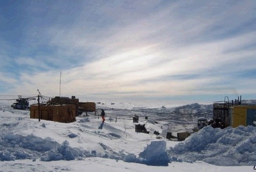 Sejumlah ilmuwan yang melakukan pengeboran di Danau Vostok di Antartika