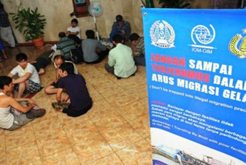 Sejumlah imigran gelap menunggu untuk didata di kantor Direktorat Jendral Imigrasi Kementerian Hukum dan HAM, Jakarta, Senin (13/2). ilustrasi (Republika/Aditya Pradana Putra)