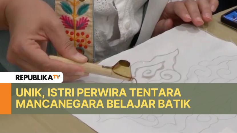 Sejumlah istri tentara dari perwira tentara berbagai negara belajar batik pada lokakarya Learn the Art of Batik.