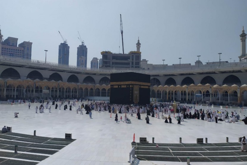Saudi Hentikan Kegiatan di Masjid Cegah Corona Menyebar.