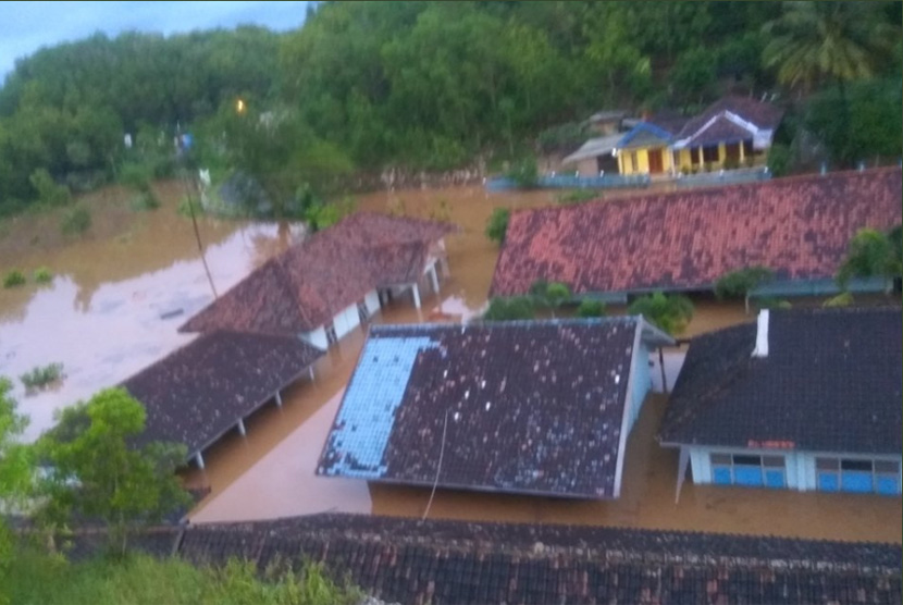 Sejumlah kejadian banjir di Kabupaten Bantul, Senin (18/3).