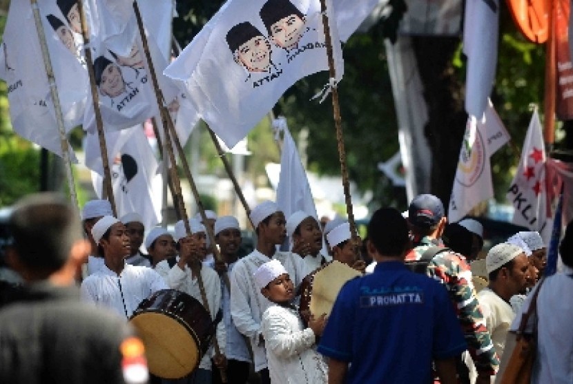 Sejumlah kelompok masyarakat mendeklarasikan mendukung pasangan calon presiden Prabowo-Hatta di Rumah Polonia, Jakarta, Kamis (29/5). 