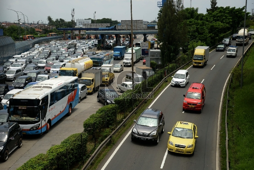 Jalan Tol  Kejapanan Gempol Mulai Berlakukan Tarif 