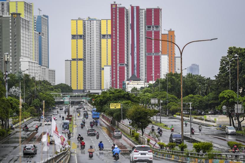 Lalu lintas di kawasan Kemayoran, Jakarta Pusat. Walkot Jakpus Dhany Sukma sebut penataan kawasan Kemayoran mencapai 80 persen.