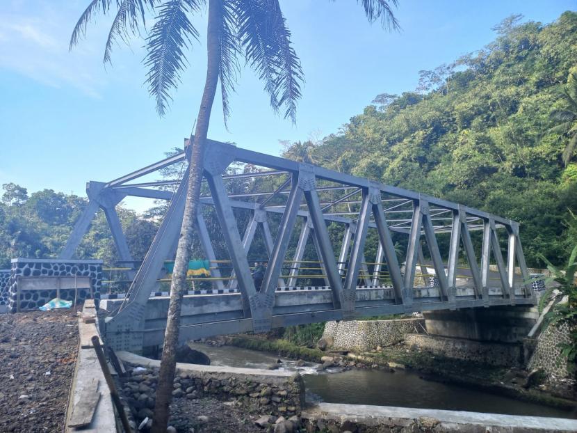 (ILUSTRASI) Jembatan Gobang yang menghubungkan wilayah Kecamatan Purbaratu, Kota Tasikmalaya, dengan Kecamatan Manonjaya, Kabupaten Tasikmalaya, Jawa Barat.