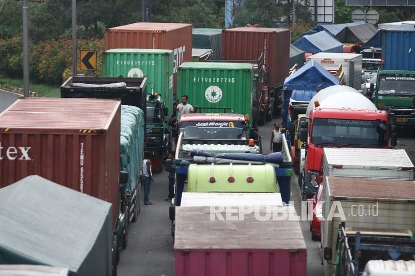 Ilustrasi kemacetan di Surabaya. 