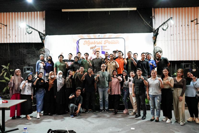 Sejumlah komunitas anak muda di Samarinda, Kalimantan Timur, berkumpul membahas situasi politik terkini.