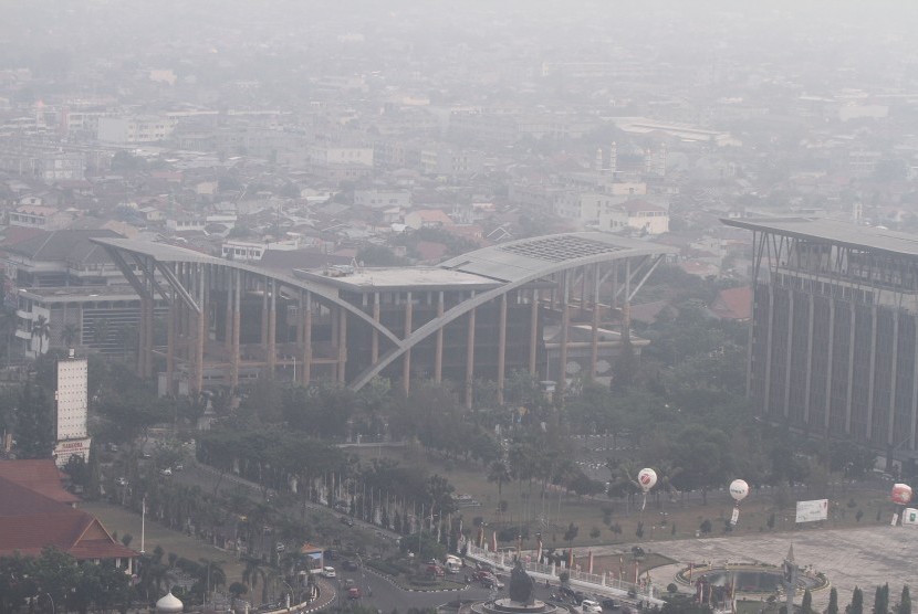 Sejumlah kota di Indonesia mulai kembali diselimuti kabut asap. Selain Martapura di Kalsel, Pekanbaru pun mulai diselimuti kabut asap.