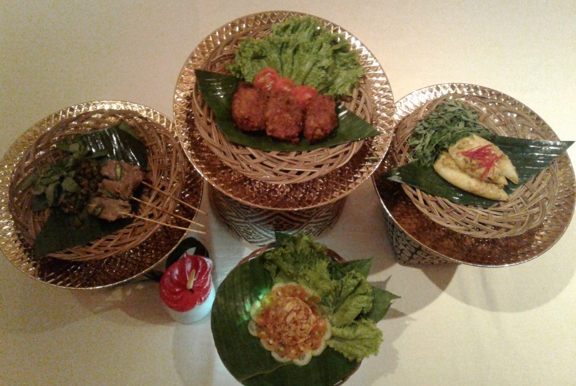 Sejumlah kuliner Indonesia menjadi menu utama Ramadhan 2016 di Hotel Raffles Jakarta.