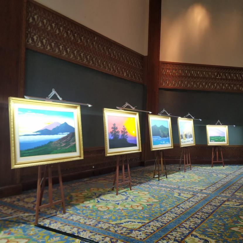Sejumlah lukisan karya Presiden ke-6 RI Susilo Bambang Yudhoyono (SBY) dipamerkan dalam acara 
