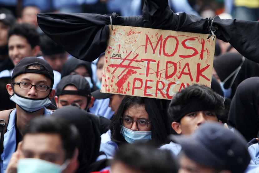 Ilustrasi. Aksi demonstrasi penolakan UU Cipta Kerja di Pontianak, Kalimantan Timur, berlangsung damai.