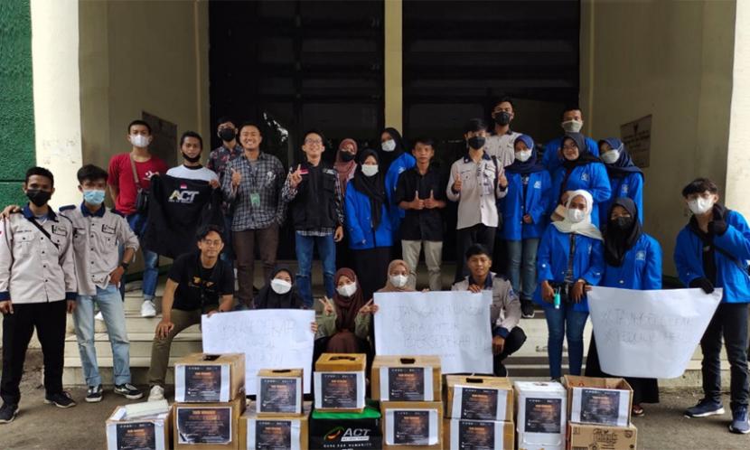 Sejumlah mahasiswa Universitas BSI (Bina Sarana Informatika) kampus Tasikmalaya, yang tergabung dalam Badan Eksekutif Mahasiswa (BEM) bergerak untuk menyalurkan bantuan dengan menggelar penggalangan dana, untuk korban bencana alam erupsi gunung Semeru, di Lumajang, Jawa Timur. 