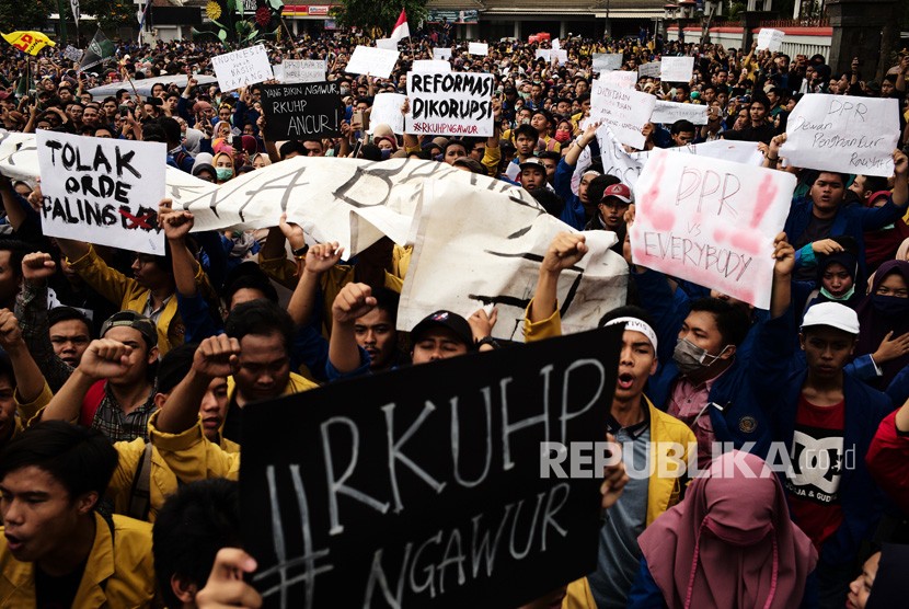 Penolakan RUU KUHP Meluas, Mahasiswa Banyumas Demo DPRD  Republika Online