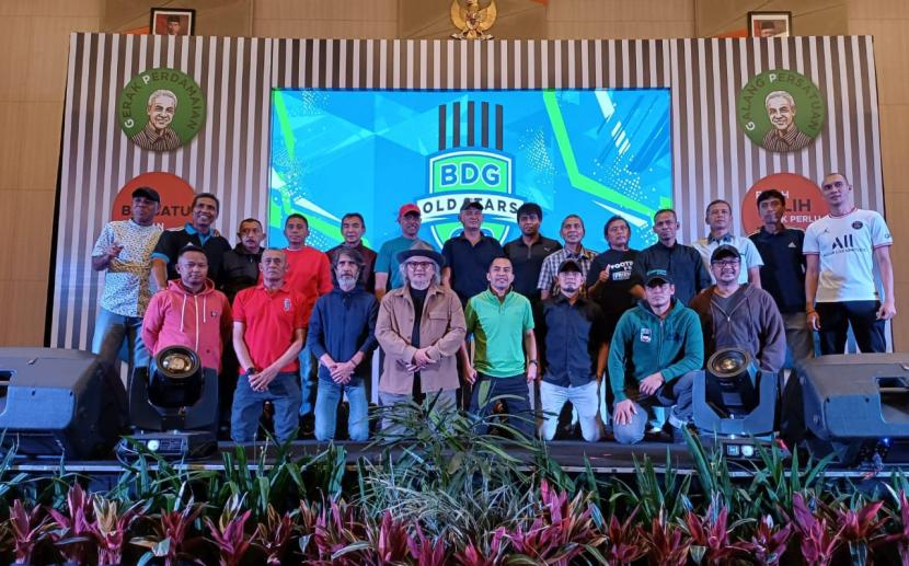 Sejumlah mantan pemain sepak bola asal Persib Bandung berkumpul dalam sebuah tim bernama Bandung Old Stars for GP.