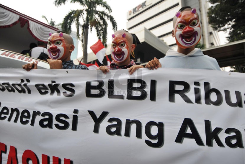Aksi unjuk rasa menuntut penuntasan kasus BLBI di depan Gedung Komisi Pemberantasan Korupsi (KPK), Jakarta, beberapa waktu lalu.