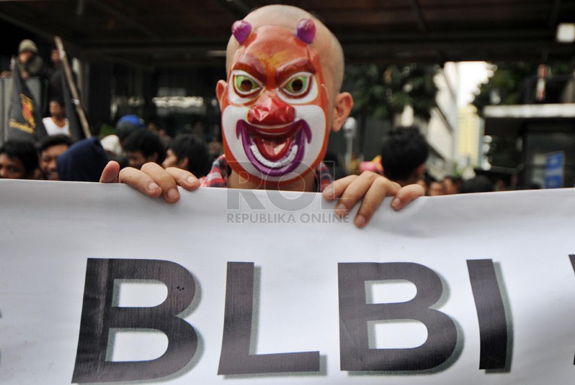  Sejumlah massa berunjuk rasa menuntut penuntasan kasus BLBI di depan Gedung Komisi Pemberantasan Korupsi (KPK), Jakarta. (ilustrasi)