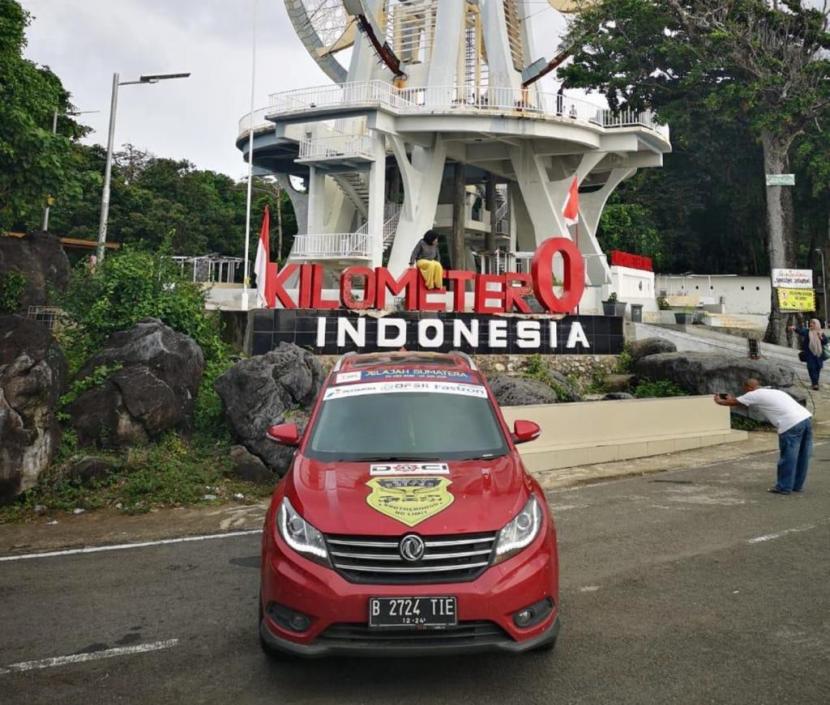 Sejumlah member DongFeng Owner Club Indonesia (DOCI) mengikuti kegiatan touring ke Sumatera bersama Touring Club Indonesia (TCI) menggunakan mobil DFSK Glory 580. 
