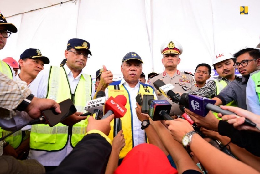 Sejumlah menteri meresmikan jalan tol terbanggi besar