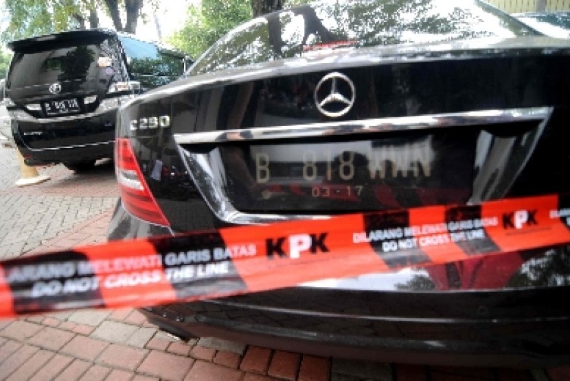 Sejumlah mobil disita KPK karena diduga dibeli menggunakan uang tindak korupsi.