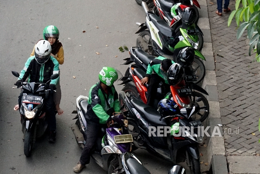 A number of ojek online motorcycles parked at Casablanca, South Jakarta, on Wednesday (December 7, 2017).