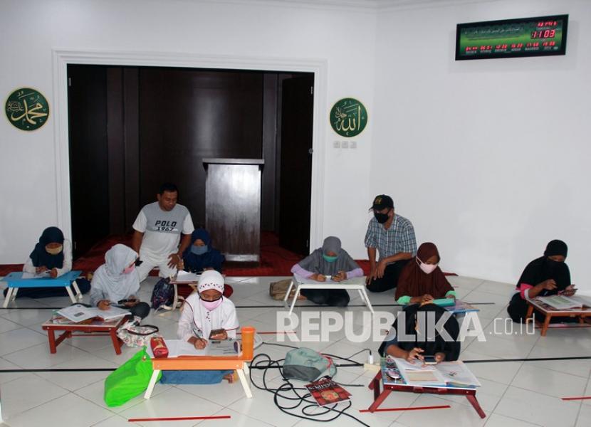 Pemkot Padang Rancang Pasang Internet Gratis di 11 Masjid (ilustrasi).