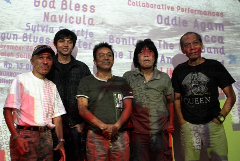 Sejumlah musisi Indonesia seperti Utha Likumahua, Odie Agam, Ian Antono, dan Donny Fattah ditemui saat menghadiri konfrensi pers Djakarta Artmosphere 2010,di Pisa Cafe, Jakarta, Kamis (11/11)