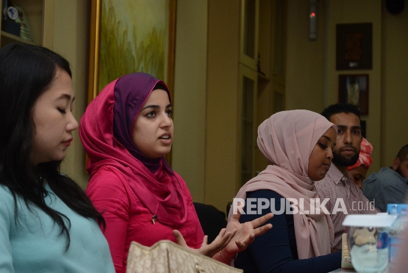 Sejumlah muslim Australia berkunjung ke Republika di Jakarta, Selasa (17/5). (Republika/ Musiron)