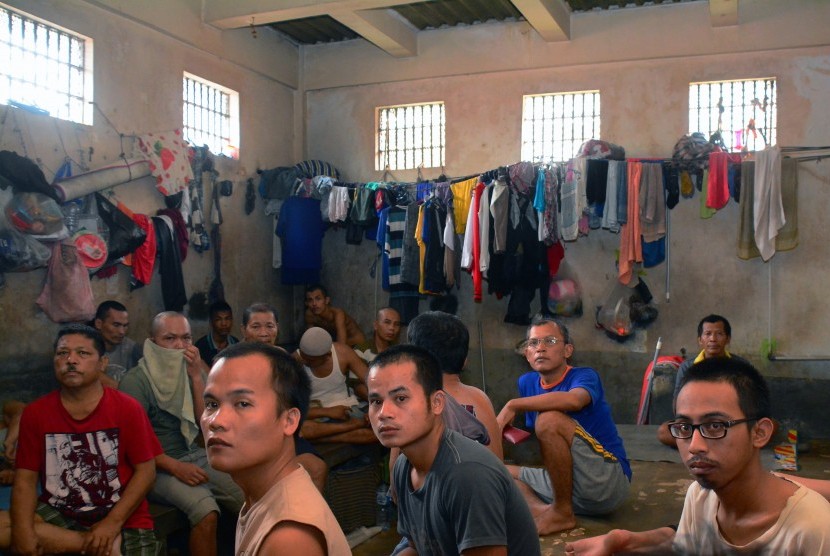 Sejumlah narapidana berada di dalam Rumah Tahanan Klas IIB Kota Pekanbaru, Riau, Ahad (7/5). 