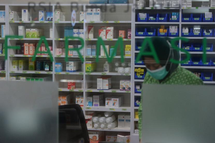 Sejumlah obat sirop yang tidak dijual akibat larangan dari Kementerian Kesehatan di RSIA Bunda Jakarta, Kamis (20/10/2022).