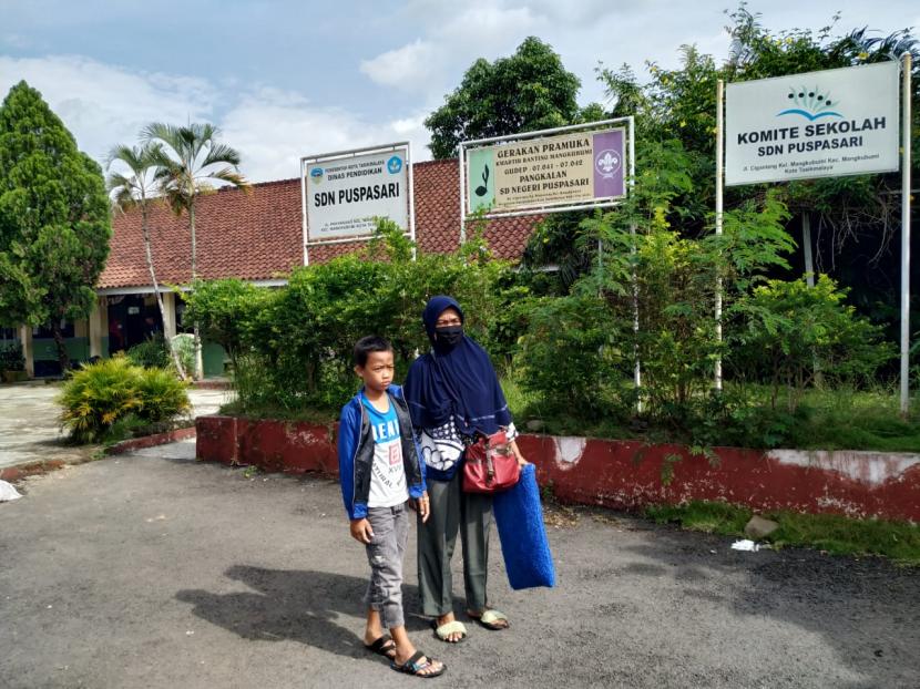Sejumlah pasien korban keracunan massal di Kecamatan Mangkubumi, Kota Tasikmalaya, mulai diperbolehkan pulang, Ahad (11/10).