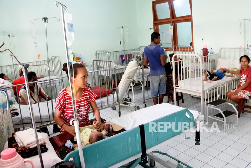 Sejumlah pasien penderita demam berdarah dengue (DBD) dirawat di RS. Sejak Januari 2020 hingga saat ini tercatat 120 orang di kota Bandar Lampung terserang demam berdarah dengue (DBD). Ilustrasi.