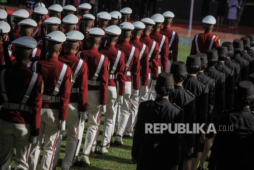 Sejumlah pasukan mengikuti upacara peringatan Hari Kesaktian Pancasila di Monumen Pancasila Sakti, Lubang Buaya, Jakarta, Sabtu (1/10)