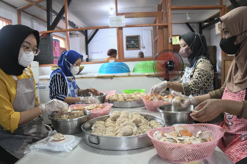 UMKM usaha olahan kepiting di Belitung, Kepulauan Bangka Belitung, Sabtu (21/5/2022) (ilustrasi). PT Timah Tbk menyalurkan dana program pendanaan usaha mikro kecil dan menengah (UMKM) sebesar Rp 1,2 miliar pada kuartal II 2022 untuk membantu modal 27 UMKM