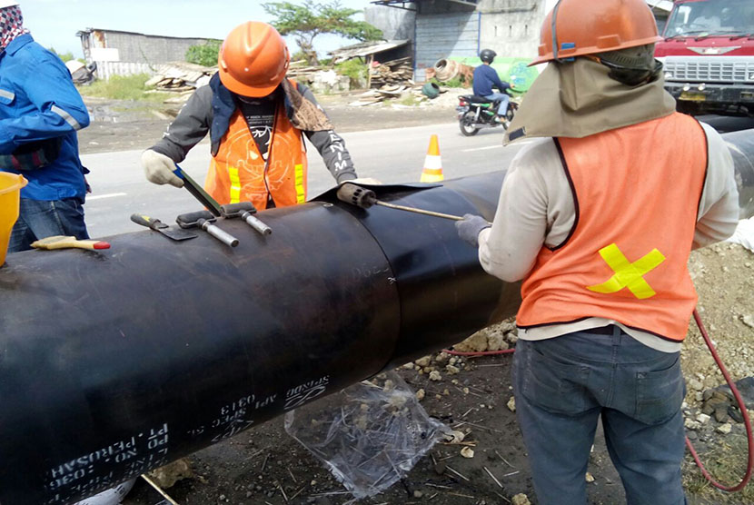 Sejumlah pekerja tengah menyiapkan pembangunan jaringan gas milik PGN