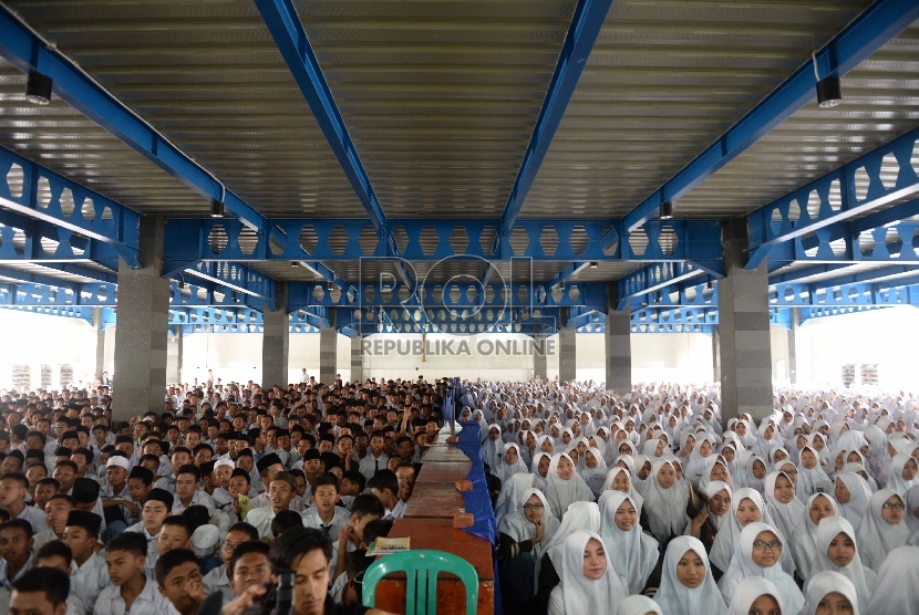 Sejumlah pelajar Pondok Pesantren Modern Ummul Quro Al-Islami di Lewiliang, Bogor, Jawa Barat (ilustrasi)