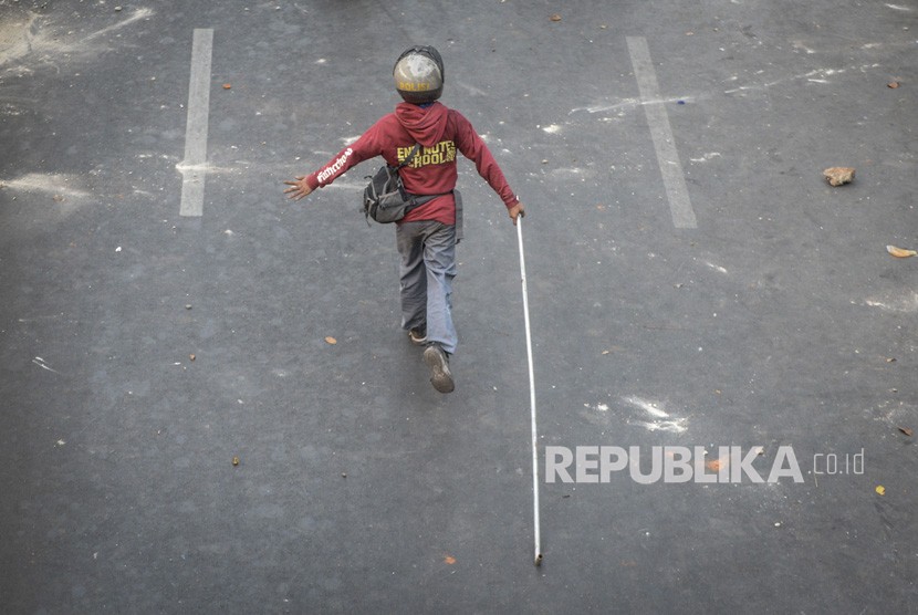 [Ilustrasi] Sejumlah pelajar mengikuti unjuk rasa menentang UU KPK hasil revisi dan RKUHP, yang berujung ricuh di Jalan Tentara Pelajar, Palmerah, Jakarta, Rabu (25/9/2019). 