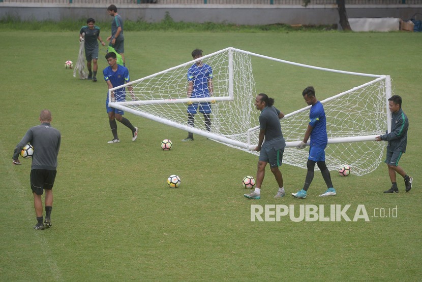 Suasana latihan timnas U-19 di Lapangan ABC, Kompleks Gelora Bung Karno, Senayan, Jakarta pada 22 Februari lalu. 