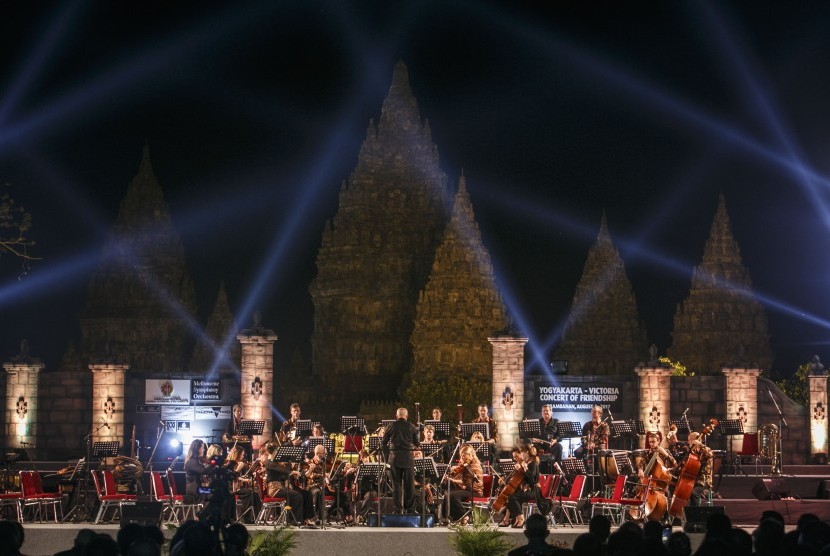 Sejumlah pemain orkestra tampil dalam Yogyakarta-Victoria Friendship 