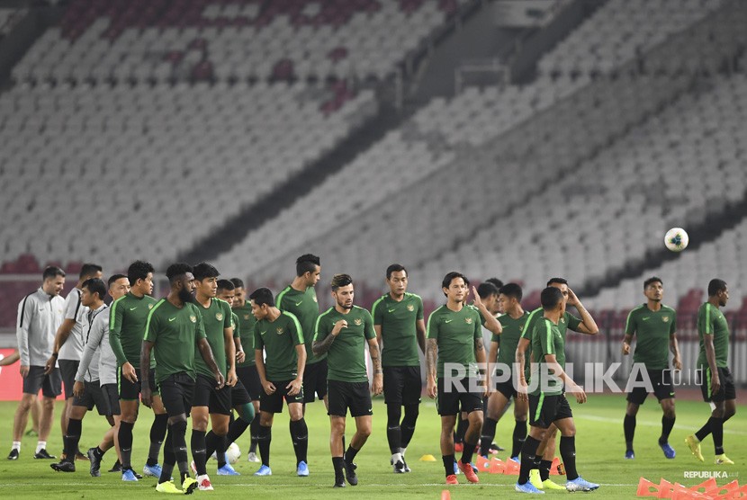 Sejumlah pemain timnas Indonesia mengikuti sesi latihan resmi di Stadion Utama Gelora Bung Karno, Senayan, Jakarta, Rabu (4/9/2019). 
